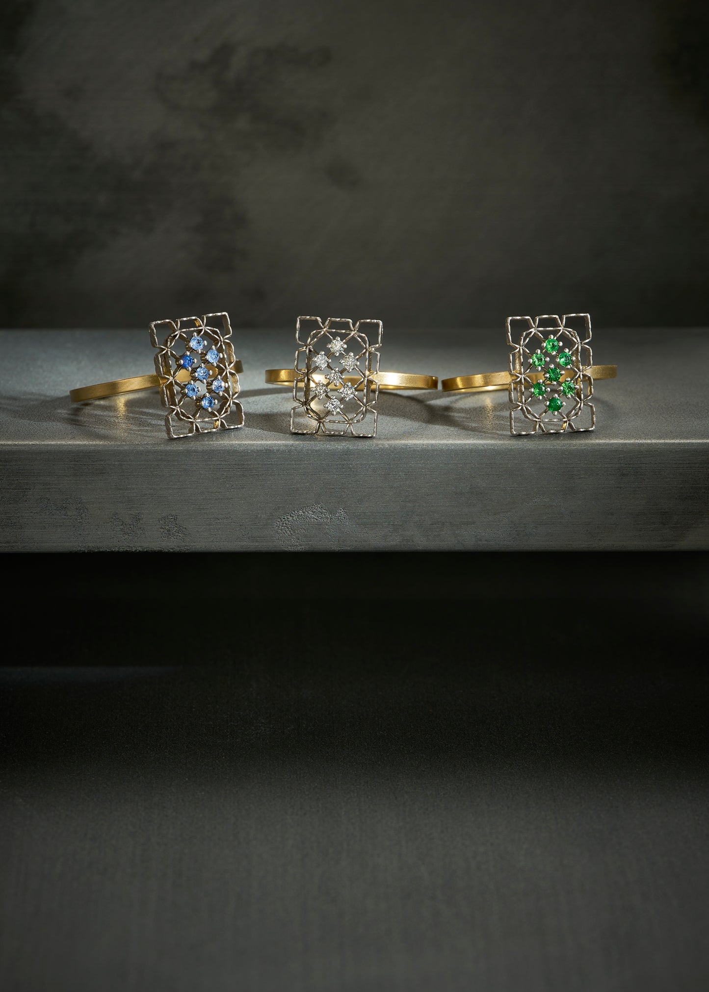 Airy Ring with Diamonds