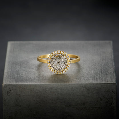 Small Round Damask Ring With Diamonds